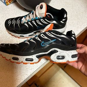 Nike Air Max Plus (Big Kids, youth) 6.5y/8women